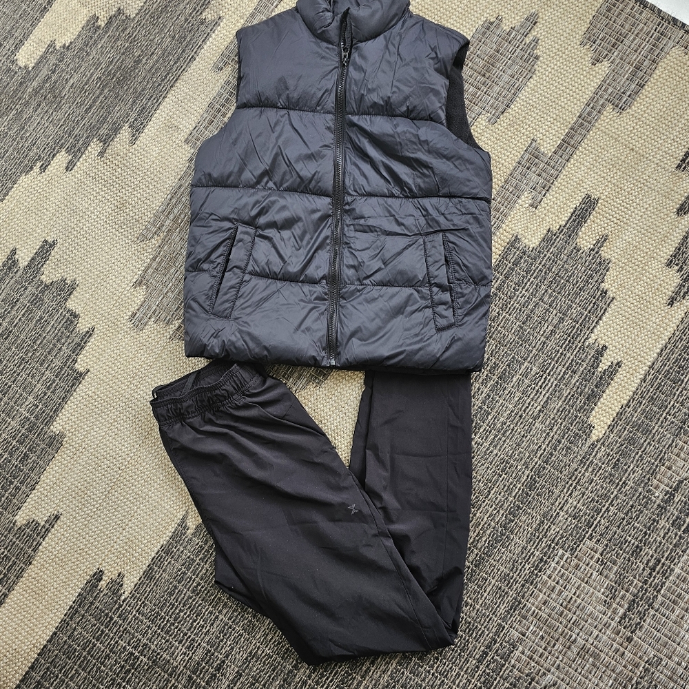 Old Navy puffer vest size L (10-12)